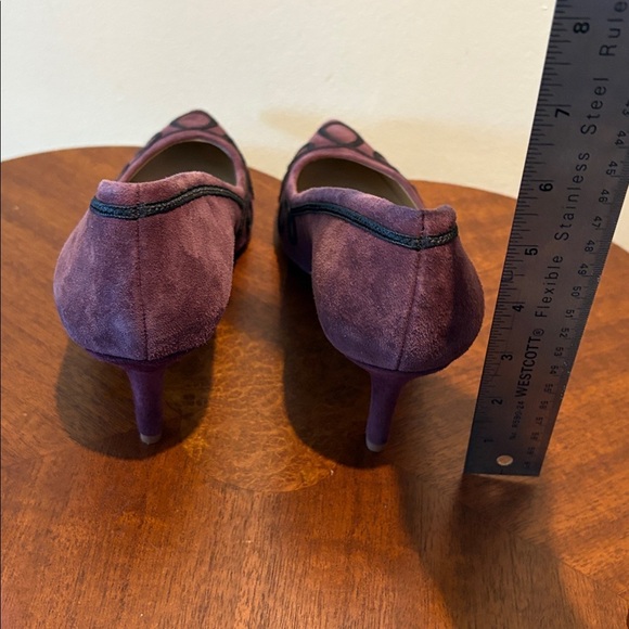 Enzo Angiolini pumps 2.5” heeled shoes suede purple plum Navy trim
Size 7.5 - Picture 5 of 11